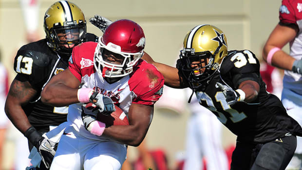 Arkansas Razorbacks running back Micah Powell (20) runs with the ball against the Vanderbilt Commodores during the second half at Vanderbilt Stadium. The Razorbacks beat the Commodores, 31-28.